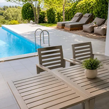 Villa Magnifica - Private Pool, Elevator & Sea View
