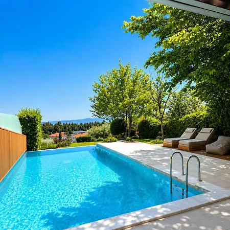 Magnifica - Private Pool, Elevator & Sea View *
